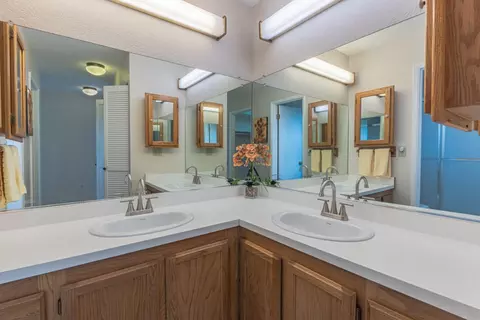 Bath - 6959 Valle Pacifico Rd, Salinas, CA 93907 photo 1 of 3