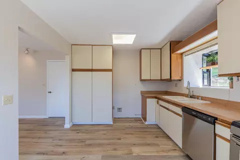Kitchen - 6959 Valle Pacifico Rd, Salinas, CA 93907 photo 2 of 2