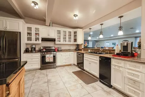 Kitchen - 18171 Berta Canyon Rd, Salinas, CA 93907 photo 1 of 2