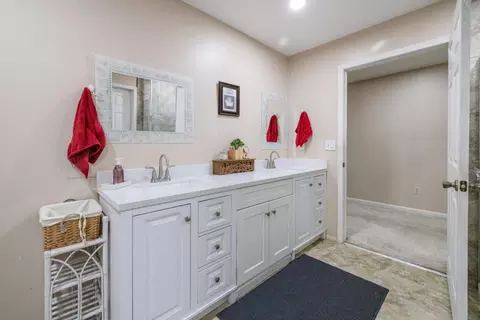 Bath - 18171 Berta Canyon Rd, Salinas, CA 93907 photo 3 of 4