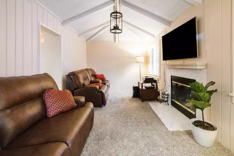 Living - 18171 Berta Canyon Rd, Salinas, CA 93907 photo 1 of 2
