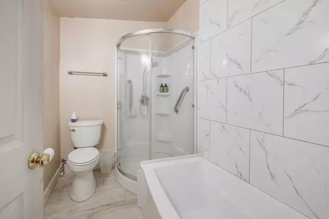 Bath - 18171 Berta Canyon Rd, Salinas, CA 93907 photo 2 of 4