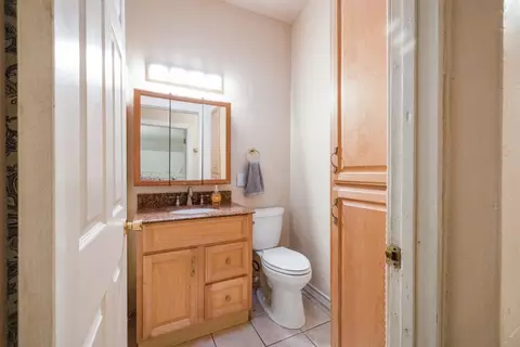 Bath - 18171 Berta Canyon Rd, Salinas, CA 93907 photo 1 of 4