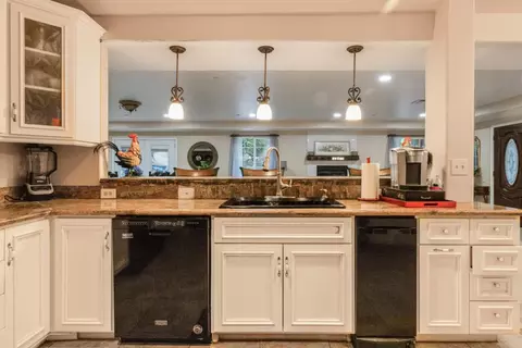 Kitchen - 18171 Berta Canyon Rd, Salinas, CA 93907 photo 2 of 2