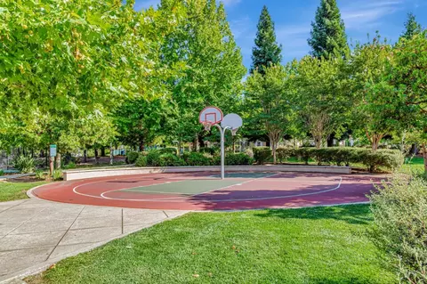 View/Area - 7532 Strath Pl, Gilroy, CA 95020 photo 4 of 9