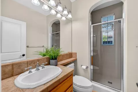 Bath - 7532 Strath Pl, Gilroy, CA 95020 photo 1 of 4