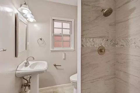 Bath - 234 E Hedding St, San Jose, CA 95112 photo 1 of 1