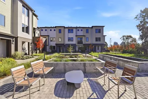 1125 Esther Ct, Palo Alto, CA 94303