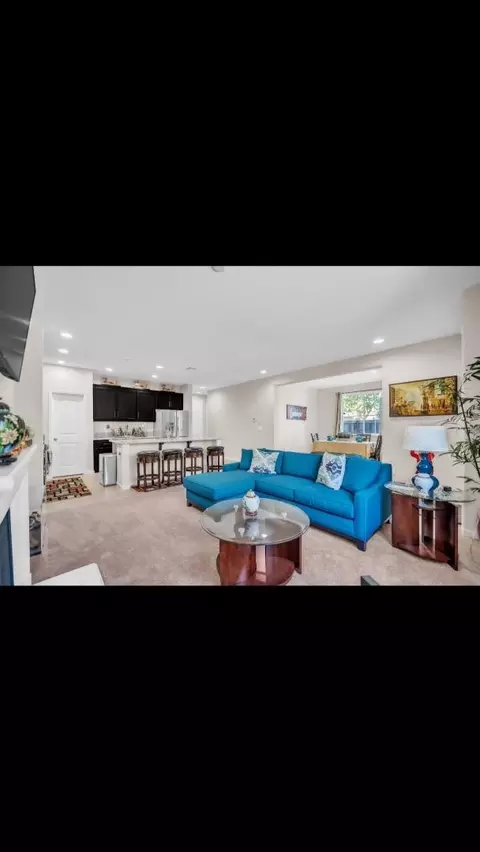 Living - 2256 Dorset Ln, Fairfield, CA 94533 photo 2 of 2