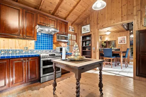 Kitchen - 15101 Two Bar Rd, Boulder Creek, CA 95006 photo 4 of 8