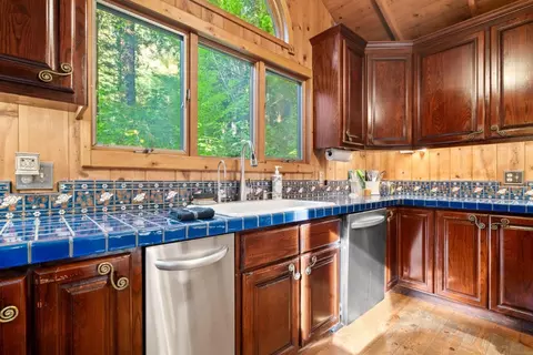 Kitchen - 15101 Two Bar Rd, Boulder Creek, CA 95006 photo 5 of 8