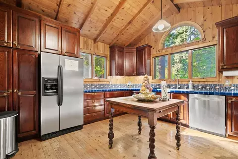 Kitchen - 15101 Two Bar Rd, Boulder Creek, CA 95006 photo 2 of 8