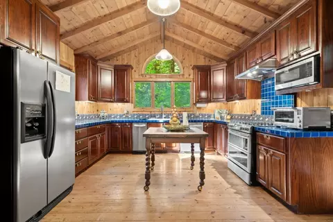Kitchen - 15101 Two Bar Rd, Boulder Creek, CA 95006 photo 1 of 8