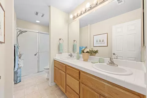 Bath - 1540 Rosette Way, Gilroy, CA 95020 photo 1 of 3