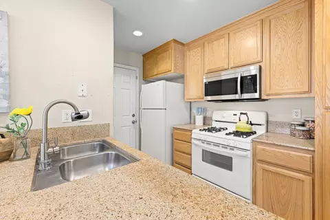 Kitchen - 1540 Rosette Way, Gilroy, CA 95020 photo 2 of 5