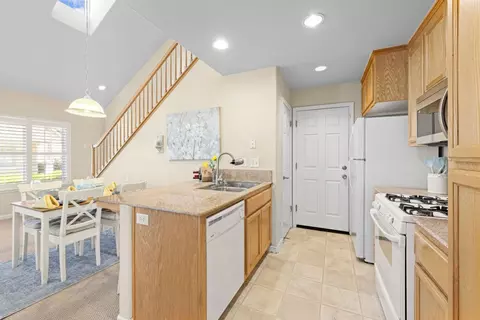 Kitchen - 1540 Rosette Way, Gilroy, CA 95020 photo 3 of 5