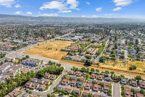View/Area - 1540 Rosette Way, Gilroy, CA 95020 photo 10 of 12