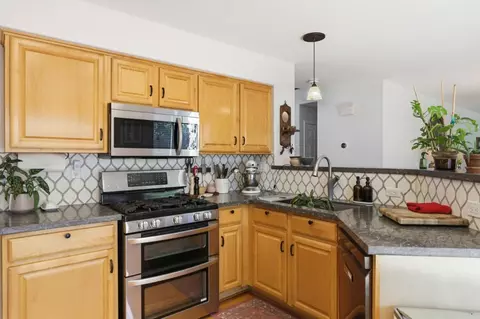 Kitchen - 9610 Eagle Vw, Gilroy, CA 95020 photo 2 of 5