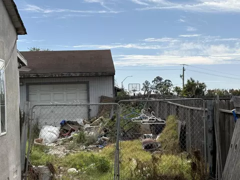 766 Holly St, Salinas, CA 93905 photo 2