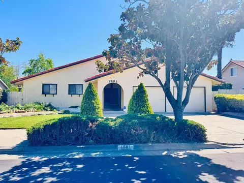 1581 Alta Vista Dr, Hollister, CA 95023