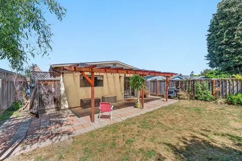 Exterior - 517 Tuttle Ave, Watsonville, CA 95076 photo 4 of 8