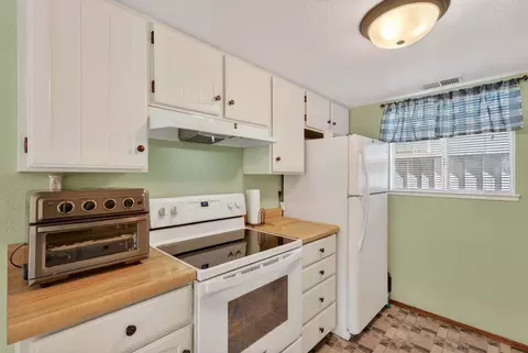Kitchen - 517 Tuttle Ave, Watsonville, CA 95076 photo 3 of 3
