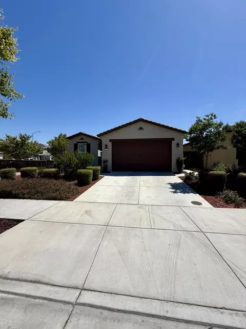 715 Alicante Dr, Hollister, CA 95023