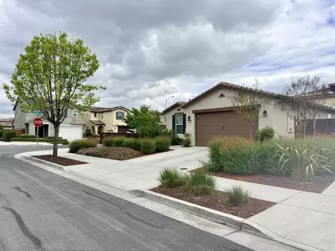 715 Alicante Dr, Hollister, CA 95023