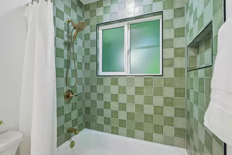 Bath - 610 Nestora Ave, Aptos, CA 95003 photo 3 of 6