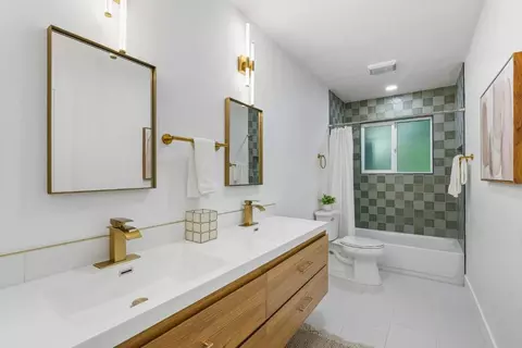 Bath - 610 Nestora Ave, Aptos, CA 95003 photo 2 of 6