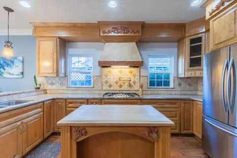 Kitchen - 967 Hancock St, Salinas, CA 93906 photo 3 of 5