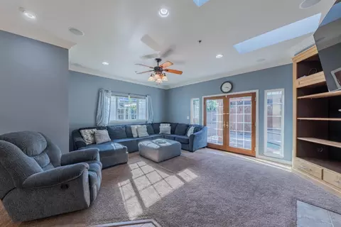 Living - 967 Hancock St, Salinas, CA 93906 photo 4 of 5