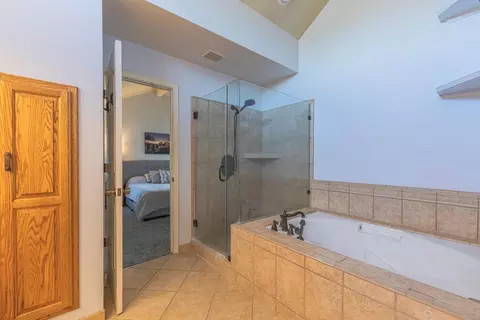 Bath - 967 Hancock St, Salinas, CA 93906 photo 3 of 6