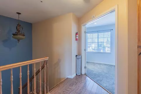 Entry Way - 967 Hancock St, Salinas, CA 93906 photo 5 of 6