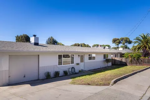 1048 Hamilton Ave, Seaside, CA 93955