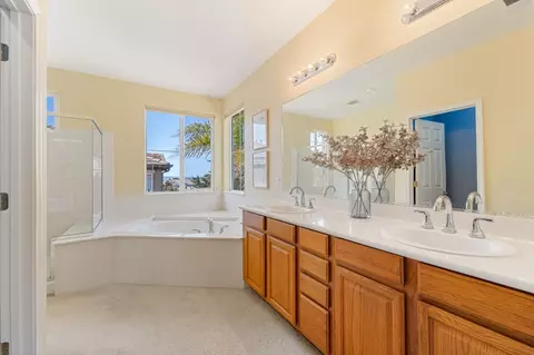 Bath - 4460 Peninsula Point Dr, Seaside, CA 93955 photo 3 of 4