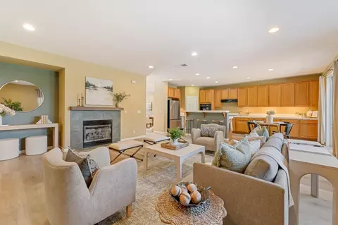 Living - 4460 Peninsula Point Dr, Seaside, CA 93955 photo 3 of 4