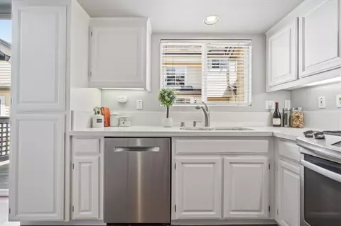 Kitchen - 71 Patrick Way, Half Moon Bay, CA 94019 photo 3 of 5