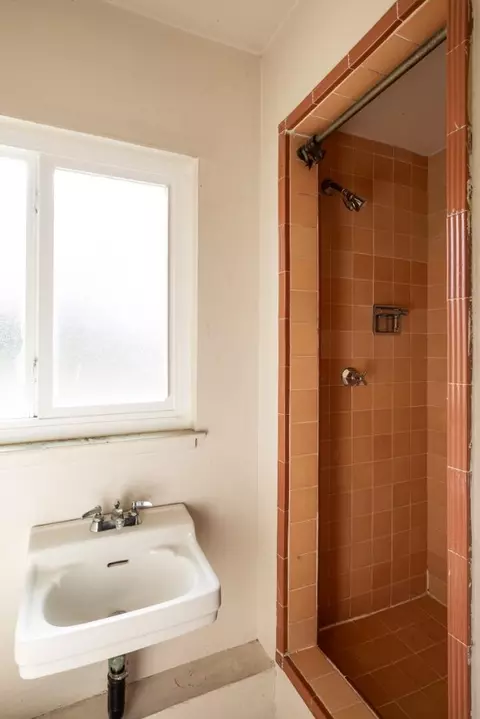Bath - 309 Tyrella Ave, Mountain View, CA 94043 photo 2 of 2