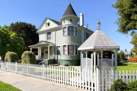 712 West St, Hollister, CA 95023