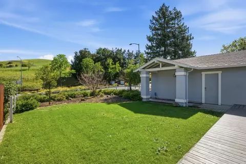 Exterior - 7516 Stagecoach Rd, Dublin, CA 94568 photo 4 of 10