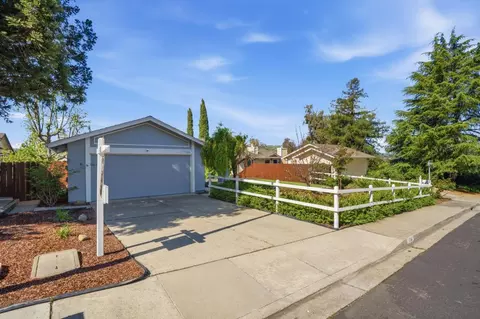 Exterior - 7516 Stagecoach Rd, Dublin, CA 94568 photo 3 of 10
