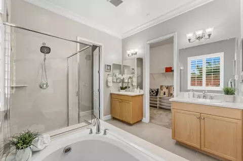 Bath - 3716 Chiavari Way, Manteca, CA 95337 photo 2 of 7
