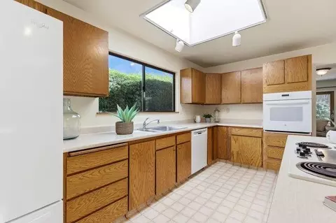 Kitchen - 425 Exeter Pl, Marina, CA 93933 photo 3 of 4