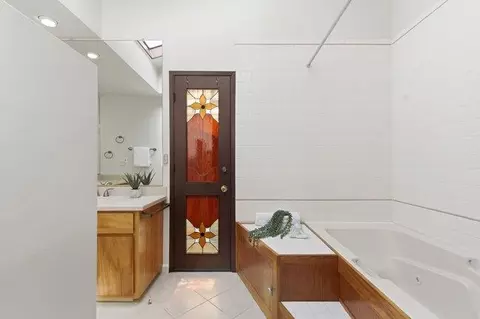 Bath - 425 Exeter Pl, Marina, CA 93933 photo 3 of 6