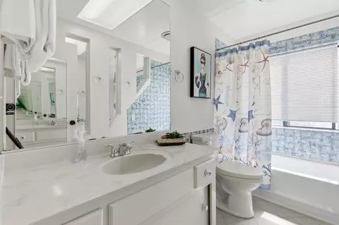 Bath - 425 Exeter Pl, Marina, CA 93933 photo 5 of 6