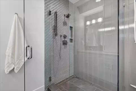 Bath - 10200 Empire Ave, Cupertino, CA 95014 photo 3 of 7