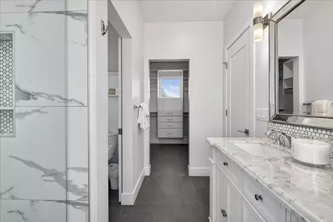Bath - 10200 Empire Ave, Cupertino, CA 95014 photo 5 of 7