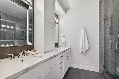 Bath - 10200 Empire Ave, Cupertino, CA 95014 photo 2 of 7