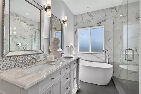Bath - 10200 Empire Ave, Cupertino, CA 95014 photo 4 of 7